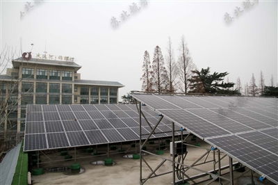 京杭大运河上首座太阳能船闸启用
